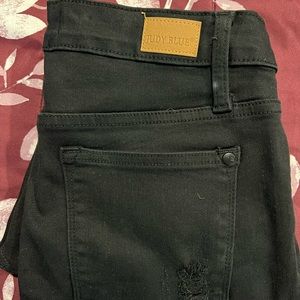Judy blue black distressed size 9, never worn